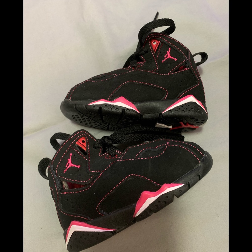 Nike Toddler Girl Shoes (Size 4) ❤️